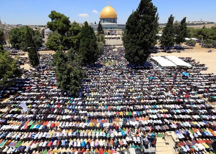 200 غزِّي يغادرون القطاع لأداء صلاة الجمعة في الأقصى