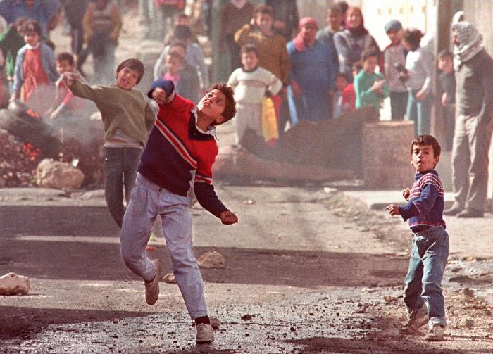 31 عاما على انتفاضة الحجارة