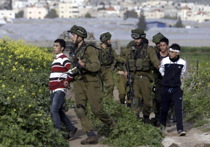 قوات الإحتلال تعتقل 16 فلسطينياً في الضفة المحتلة