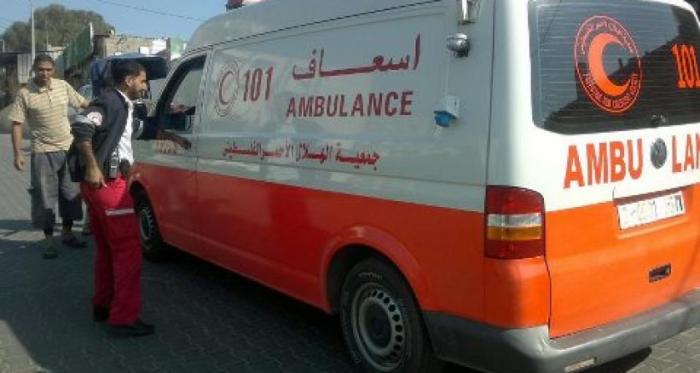 اصابة طفل في جنين بعد سقوط باب عليه