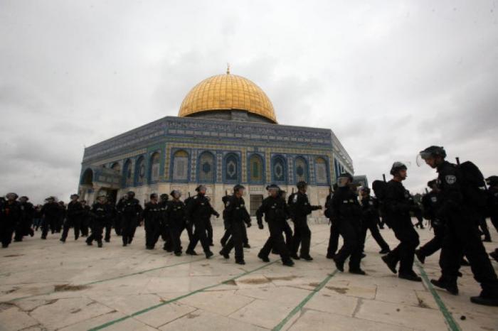 الاحتلال يُبعد شابين عن مدينة القدس لمدة شهر