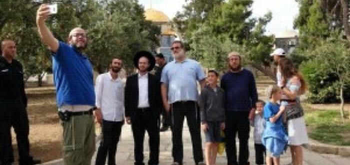 مستوطنون يجددون اقتحامهم للأقصى بحراسات مشددة