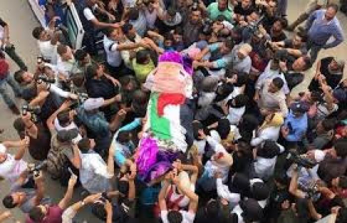 بالصور: غزة تودع الشهيدة رزان النجار في موكب مهيب