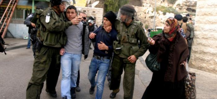 قوات الإحتلال تعتقل 12 مواطناً في الضفة المحتلة