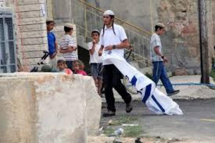 مستوطنون يعتدون على 3 اطفال وسط الخليل
