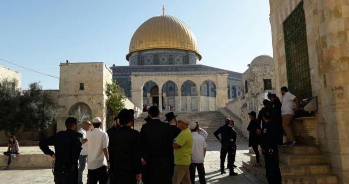 تقرير يرصد 125 انتهاكاً للمسجدين الاقصى والابراهيمي خلال شهر