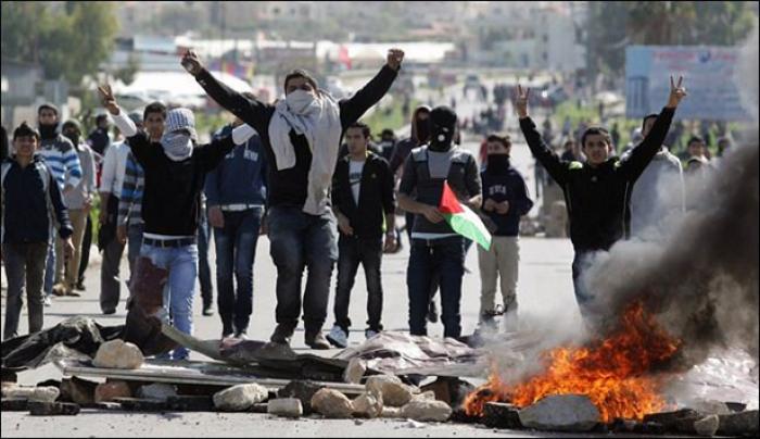 اصابات بالمئات خلال مواجهات مشتعلة في المدن الفلسطينة