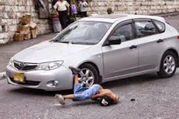 جيب صهيوني يدهس فتى في يطا جنوب الخليل