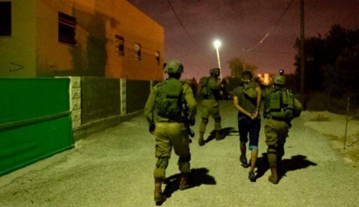الإحتلال يعتقل 11 مواطنًا بالضفة المحتلة