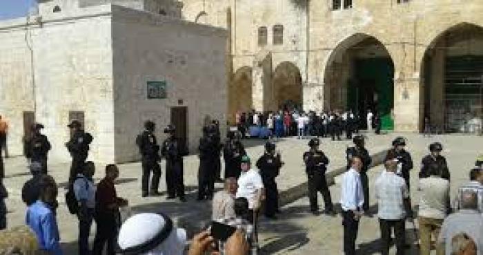 مستوطنون صهاينة يقتحمون المسجد الأقصى 