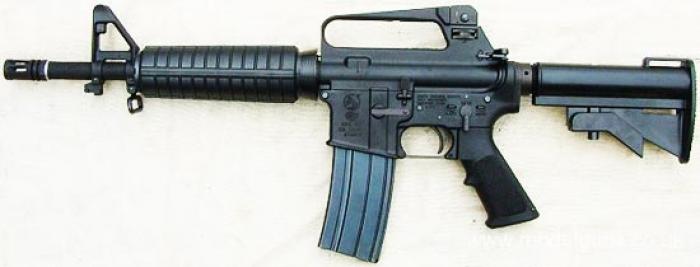 البندقية النصف الية M16 A2 