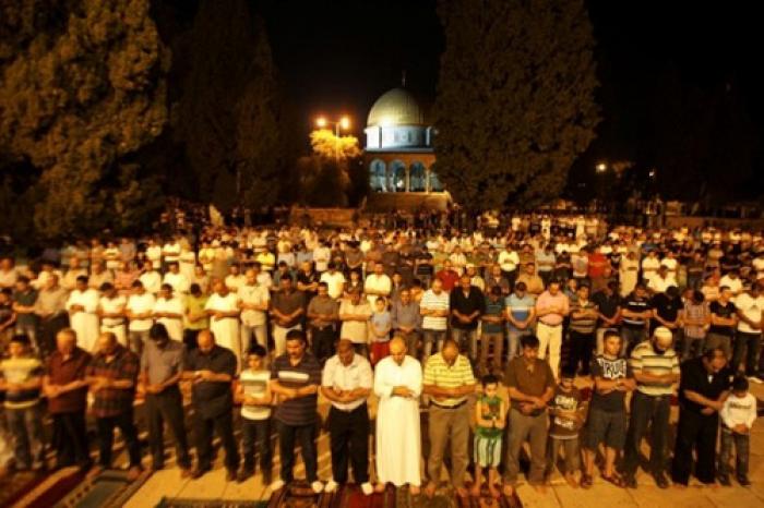 فارس عطيلة : العدو الصهيونى سمح ل800 غزى إحياء ليلة القدر فى الأقصى