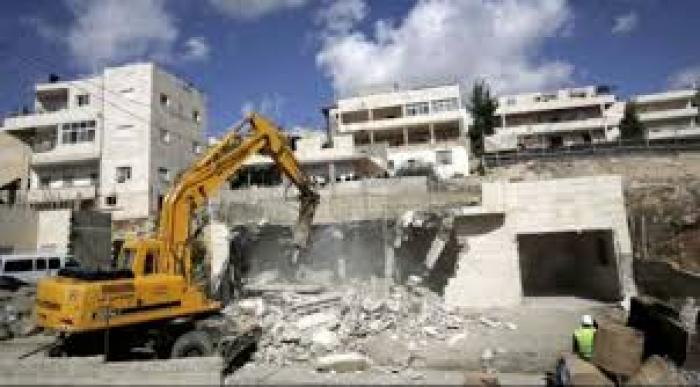 الاحتلال يهدم بناية سكنية في القدس
