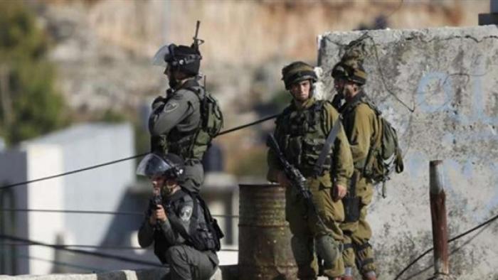 قوة صهيونية تسببت في بتر ساق ضابط مخابرات فلسطيني