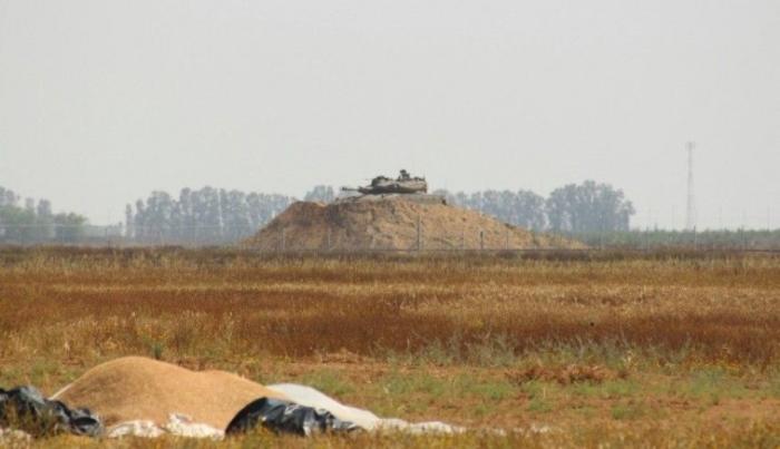 الاحتلال يستهدف مزارعي خانيونس والصيادين في بحر شمال غزة
