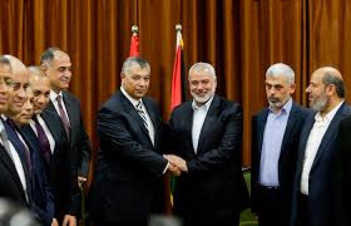 هنية يجري اتصالاً هاتفياً مع وزير المخابرات المصرية