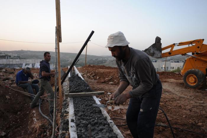 منظمة العمل العربية تتبنى ملف حقوق العمال الفلسطينيين في الكيان
