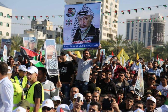 عشرات الالاف يشاركون في احياء الذكرى 13 لاستشهاد القائد ياسر عرفات