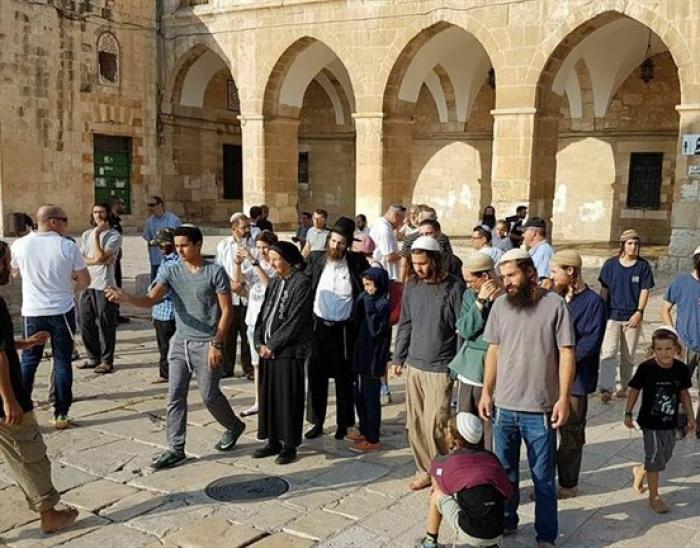 مئات المستوطنين يقتحمون المسجد الأقصى 3