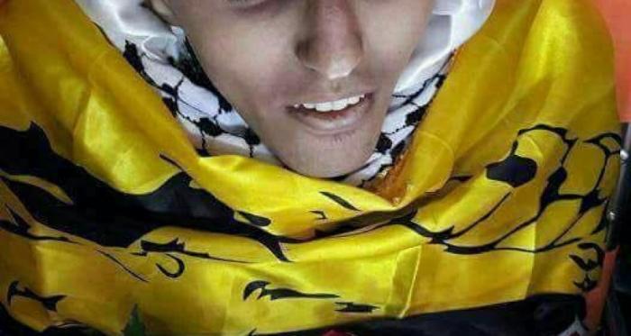 بمشاركة جميع الفصائل تشيع جثمان الشهيد محمد الحطاب فى مخيم الجلزون