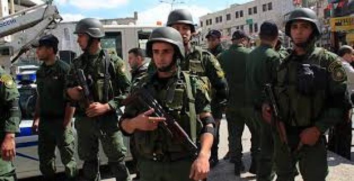 الإذاعة العبرية: السلطة تسلح أفرادها بالذخيرة والسلاح