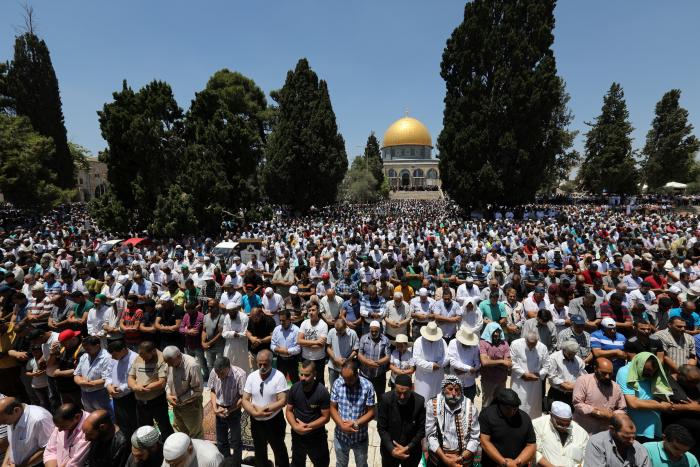200 ألف مواطن يؤدون صلاة الجمعة الأولى من رمضان في الأقصى