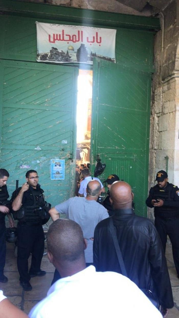 استشهاد فلسطيني في القدس بزعم  عملية طعن والاحتلال يغلق أبواب الأقصى