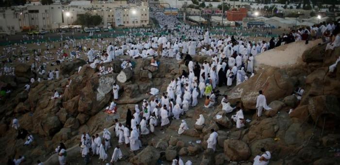 نحو مليوني حاج يتوافدون إلى عرفات لأداء الركن الأعظم للحج