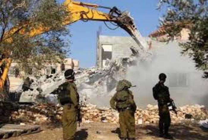 قوات الاحتلال توزع أوامر هدم على منازل بسلوان وكفر عقب بالقدس