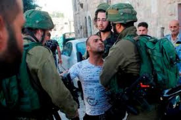  اعتقالات ومداهمات واسعة بالضفة بينها فتاة ثالثة من النبي صالح