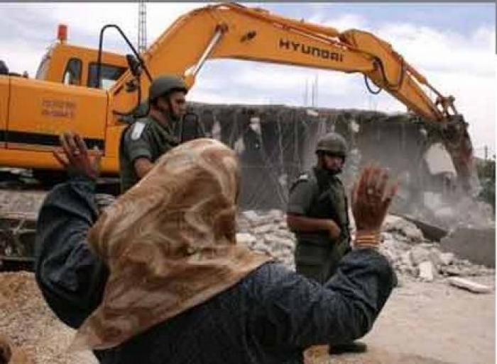جرافات الاحتلال تهدم ثلاث منشأت