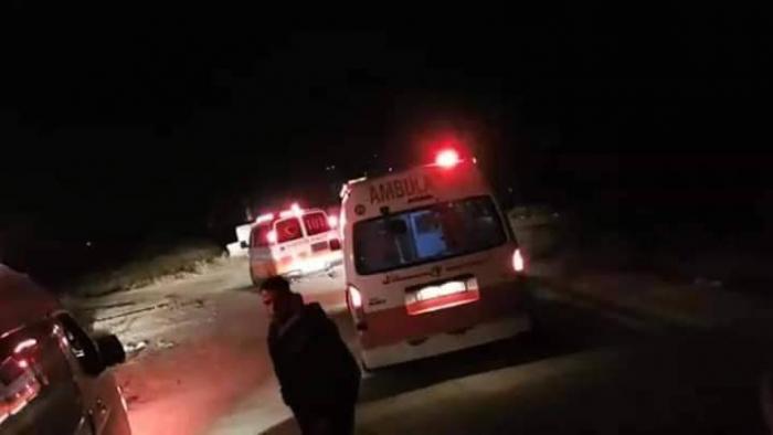 طواقم الاسعاف تعثر على 3 شهداء ارتقوا بقصف صهيوني شرق دير البلح