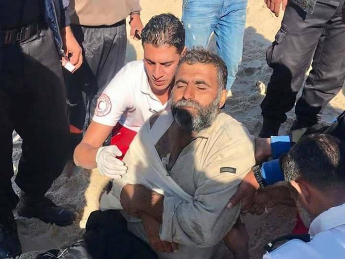 إصابة صياد برصاص الزوارق الحربية الصهيونية غرب خانيونس