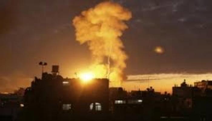 طائرات العدو تستهدف بعدة صواريخ موقعاً شمال القطاع   
