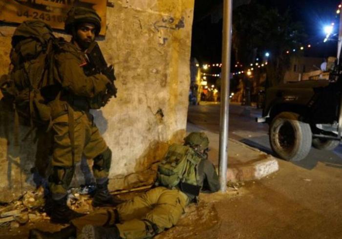 الاحتلال يشن حملة اعتقالات ومداهمات بالضفة