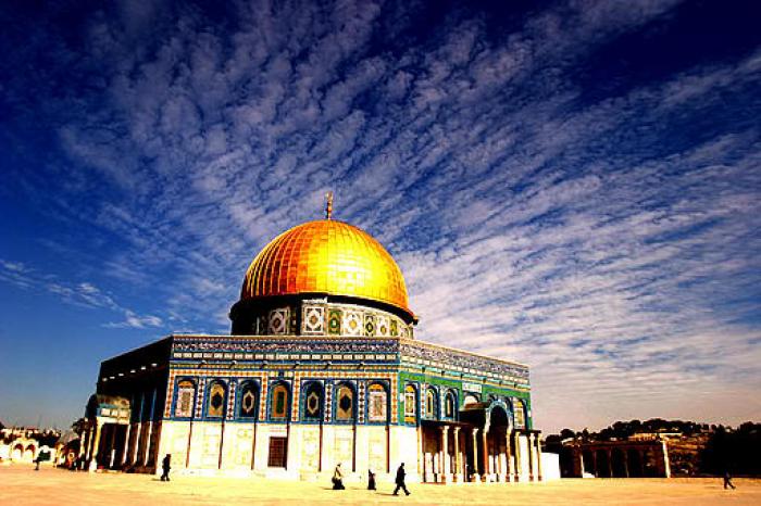 مستوطنون يقتحمون باحات المسجد الأقصى 