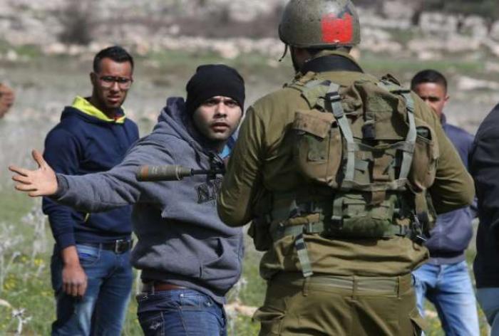الإحتلال يعتقل 28 عاملاً فلسطينياً داخل الخط الأخضر