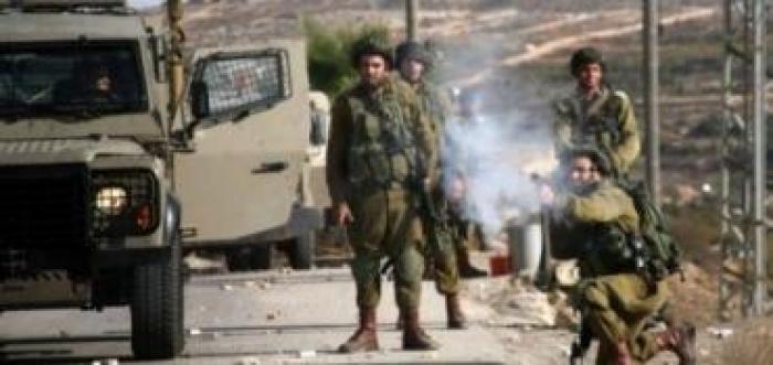 جنود الاحتلال يطلقون النار صوب امرأتين على حاجز قلنديا دون إصابتهما
