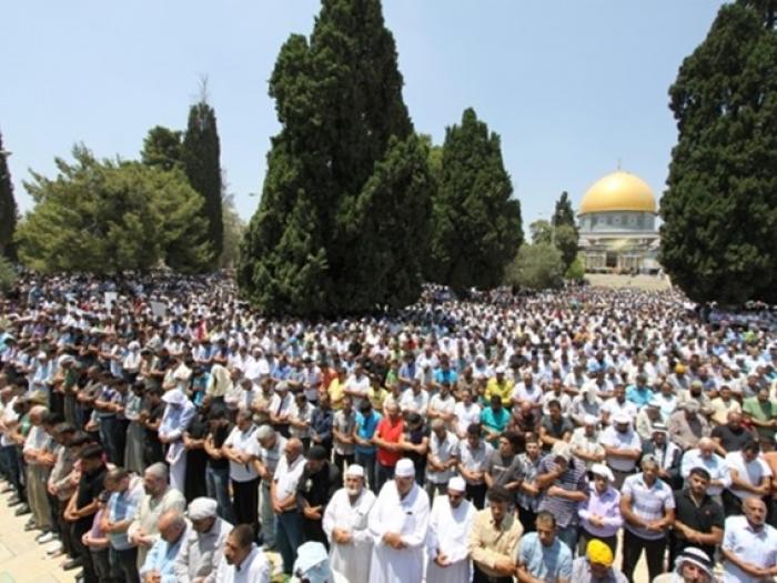 أكثر من 300 مصلٍ يغادرون غزة لأداء صلاة الجمعة بالأقصى 