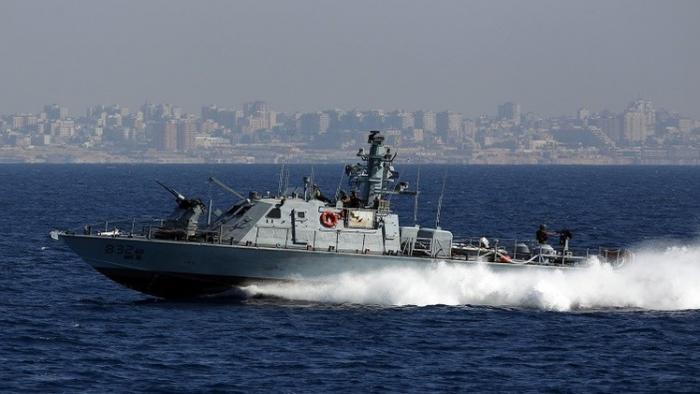  الزوارق الصهيونية تطلاق النار على مراكب الصيادين شمال القطاع 