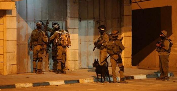 حملة إعتقالات ومداهمات ومصادرة اموال بالضفة