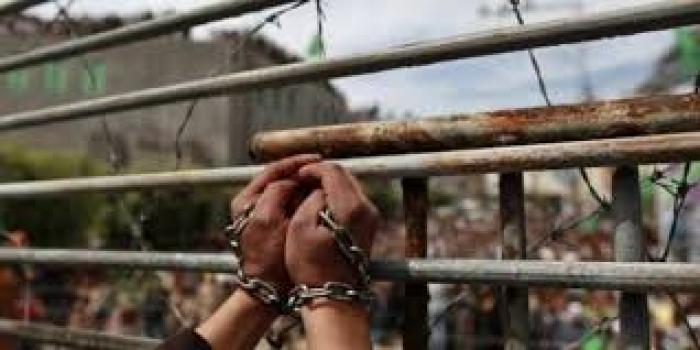 ثلاثة أسرى يدخلون أعوماً جديدة في سجون الاحتلال